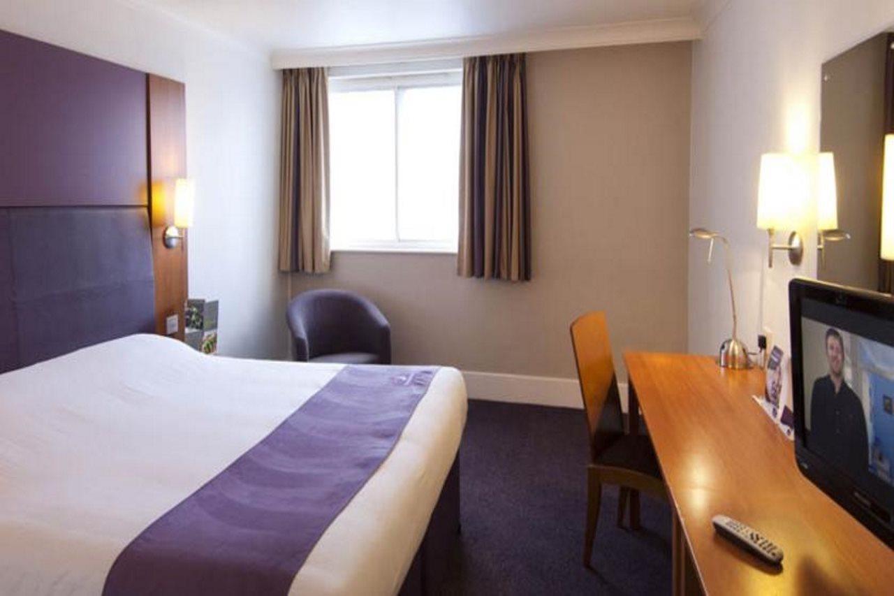 Premier Inn Exeter Exterior photo